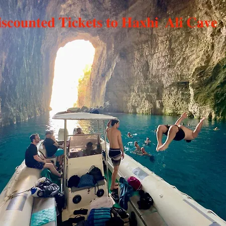 Tourists Aparthotel 3*